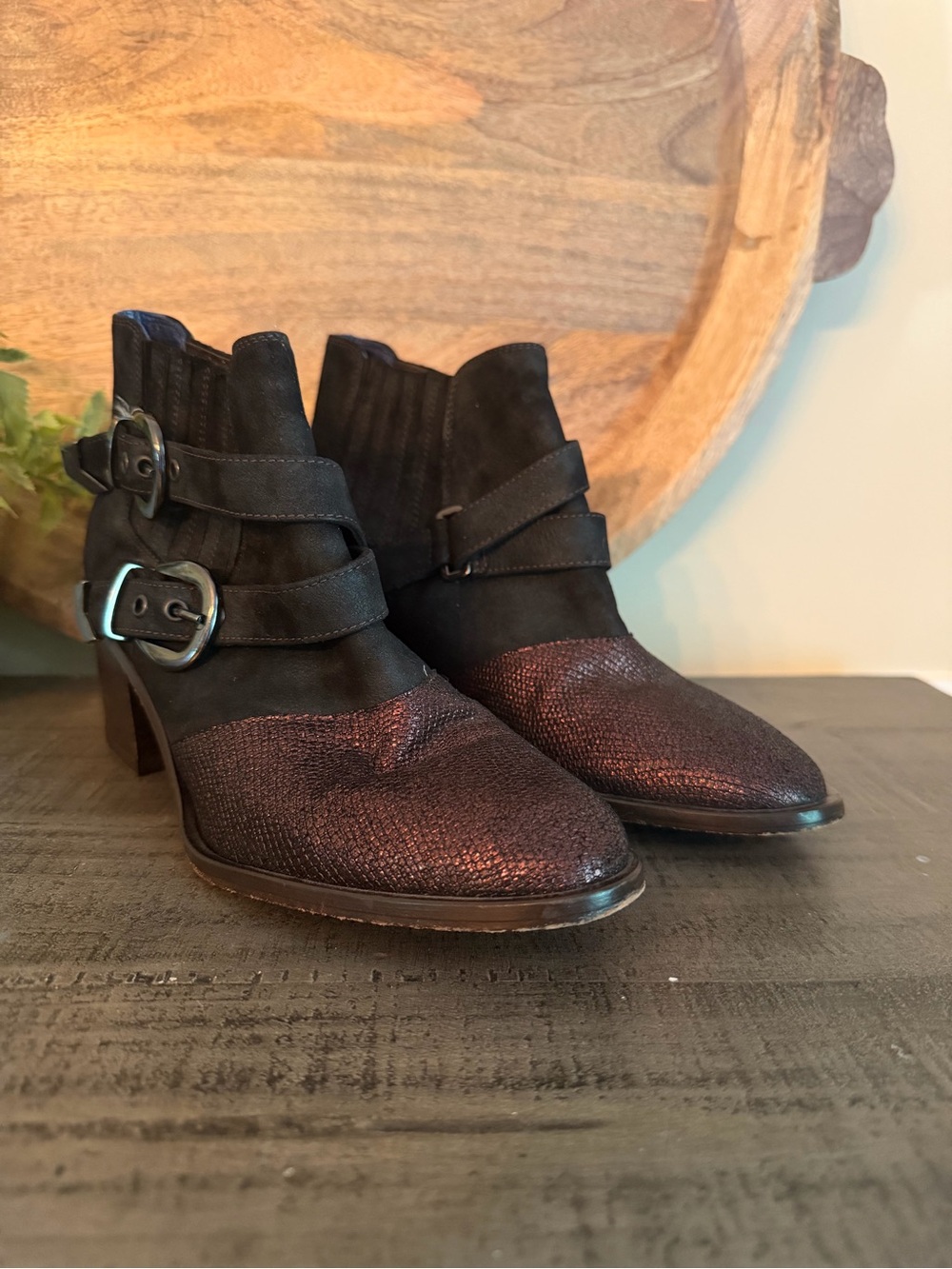 Valentina Rangoni Italian Black Suede Ankle Boots with Metallic Burgundy Sz 7